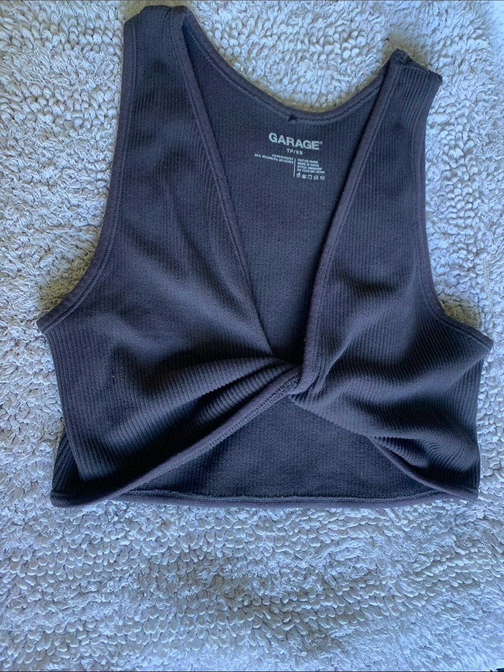 Garage greyTwist-Front Ribbed Crop Top